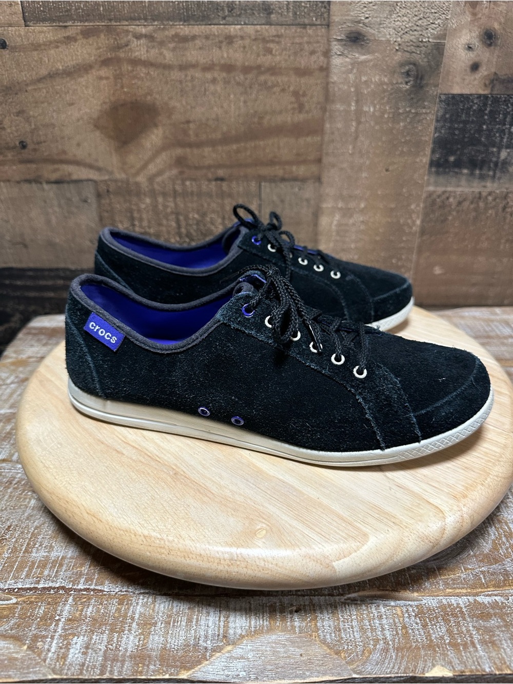 Crocs Black Suede Lace Up Casual Sneakers Womens Size 8 Purple Comfort Shoes